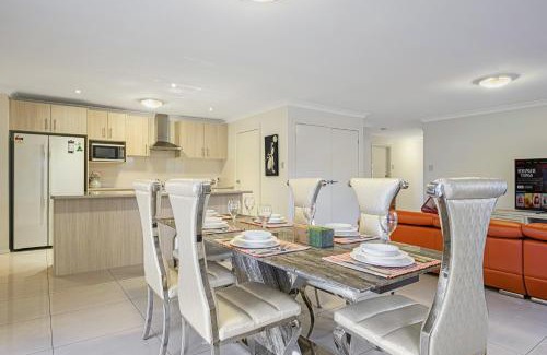 Jordan Springs Villa | Jordan Springs classic sweet 3Br home WiFi&Parking