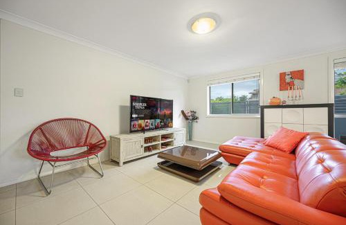 Jordan Springs Villa | Jordan Springs classic sweet 3Br home WiFi&Parking