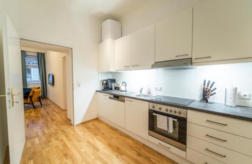 Kaisermuhlen Apartment | josef's home I Maxi Apartment I near UNO, VIC