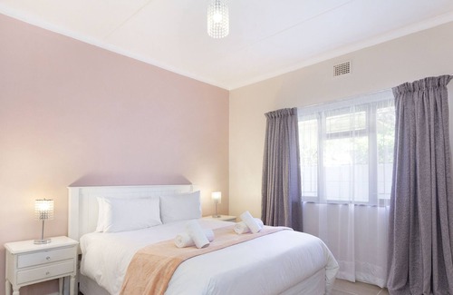 Strand House | Joubert 107 by HostAgents