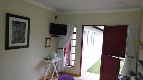 Kempton Park House | Journey's Inn Africa Airport Lodge
