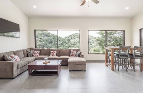 Mercedes Apartment | Journeys End-stunning Views In Gated Community