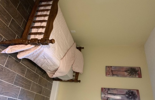 Union City House | Journey’s Pad minutes to Atlanta Metro Studios