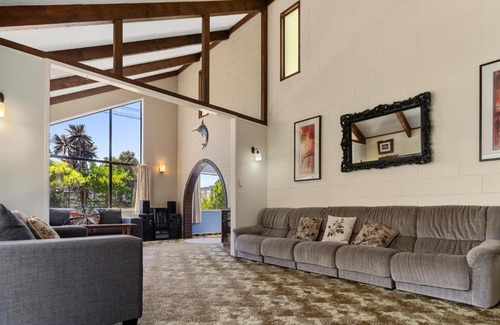 Papamoa Beach House | Joy Aroha - Papamoa Holiday Home