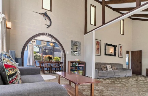 Papamoa Beach House | Joy Aroha - Papamoa Holiday Home