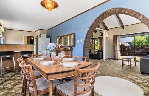 Papamoa Beach House | Joy Aroha - Papamoa Holiday Home