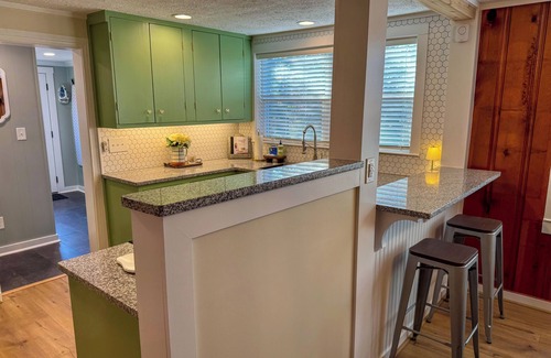 Oxford Cottage | Joy's Place - 3BR/2BA Cottage in the Heart of Oxford!