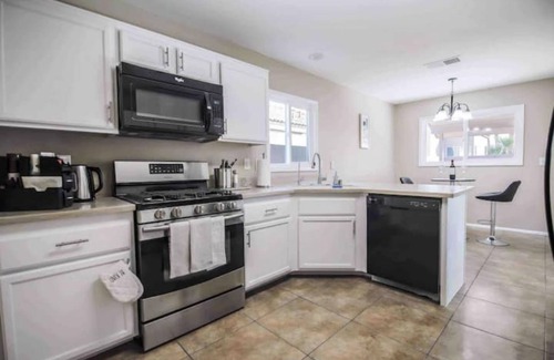Paradise Valley House | Joyful 3 Bed/3 Bath Home near Airport and Strip