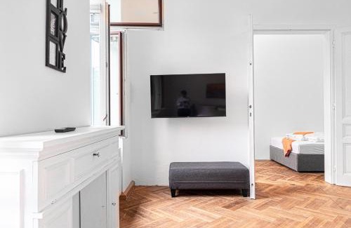 Wahring Apartment | Joyful Apartments at Superb Location near AKH Hospital
