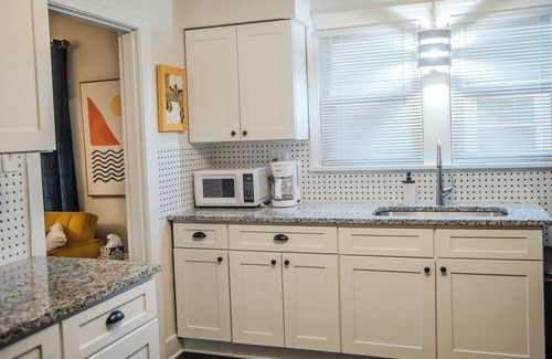 Dayton House | Joyful Cute 1-BR townhome, Fenced In Yard & Garage