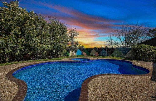 Missouri City House | Joyful Hawaii Amazing Pool 4BRs Home in Missouri city- super highway accessible