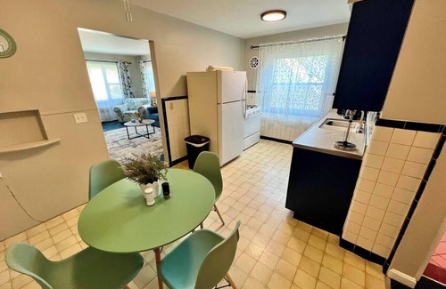 Westwood Apartment | Joyful King 1 Bed Apartment 13 Minutes to Downtwn