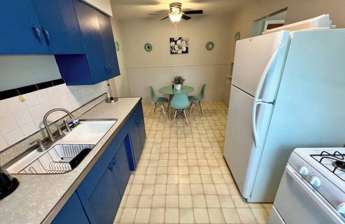 Westwood Apartment | Joyful King 1 Bed Apartment 13 Minutes to Downtwn
