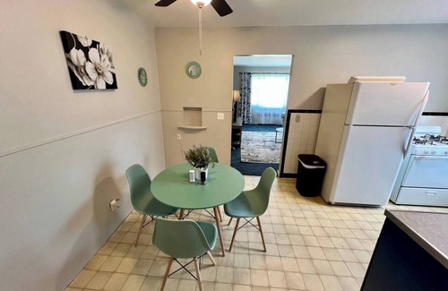 Westwood Apartment | Joyful King 1 Bed Apartment 13 Minutes to Downtwn