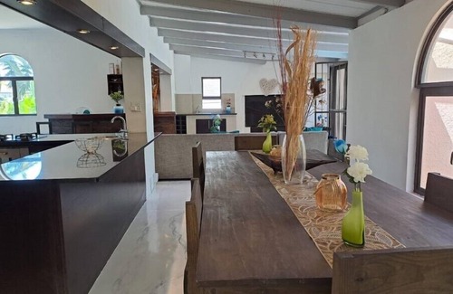 Parow House | Joyous Luxuries Guesthouse