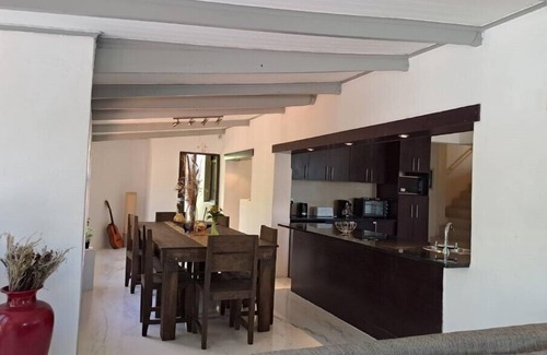 Parow House | Joyous Luxuries Guesthouse