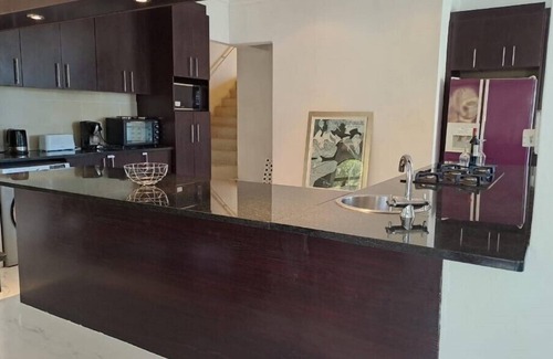 Parow House | Joyous Luxuries Guesthouse