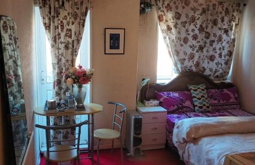 Camberwell Green Apartment | Joyous place