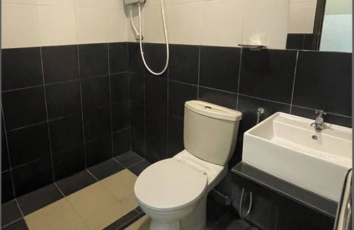 Kampung Pengkalan Hotel | JQ Suria Hotel