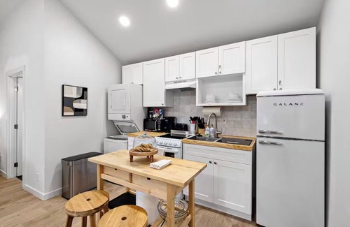 Juanita Apartment | Juanita Bay Cottages B1