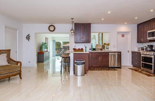 Lake Estates House | Juanita's Waterfront Villa