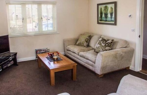 Cheltenham Cottage | JUBILEE MEWS, pet friendly, with a garden in Andoversford