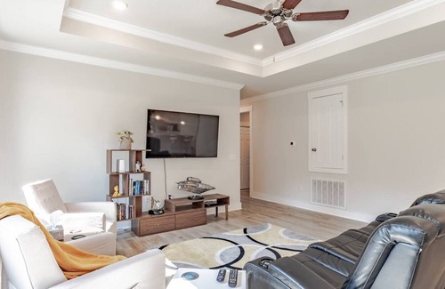 Milton House | Jude Way~Spacious family friendly home