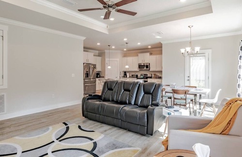 Milton House | Jude Way~Spacious family friendly home