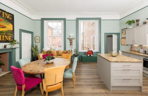 Gloucester Apartment | Judges Lodgings Hotel Apartments Gloucester Docks with Secure Parking