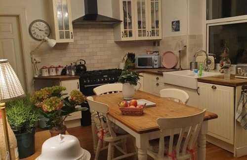 Roath Bed & Breakfast | Judy's B&B private home