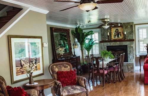 Chimney Rock House | JUDY'S ROOM-Chimney Rock Manor