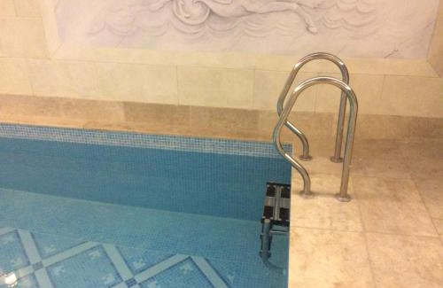West Bromwich House | Jules Homestay Plus