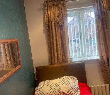 West Bromwich House | Jules Homestay Plus
