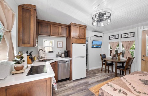 Julian Apartment | Julian Cafe Couples Cottage - Breakfast Included at The Julian Cafe & Bakery!