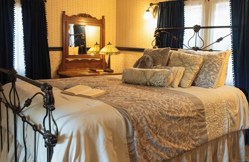 Julian Bed & Breakfast | Julian Gold Rush Hotel