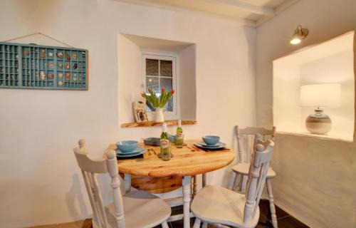 West Down House | July Cottage