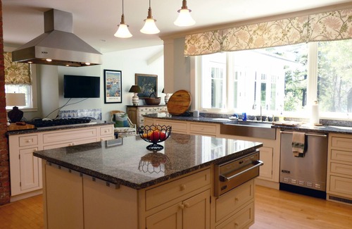 Northeast Harbor Cottage | July week available! Stunning Northeast Hrbr Cottage with beach, close to town.