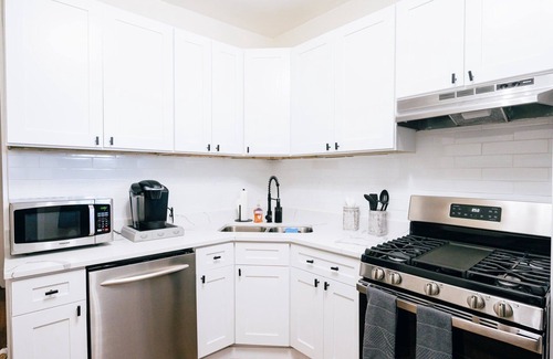 Logan Square Apartment | Jumbo 3bd In Hot Logan Square!