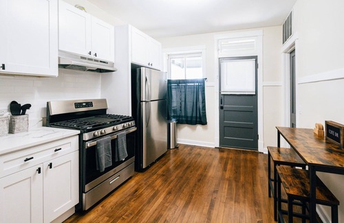 Logan Square Apartment | Jumbo 3bd In Hot Logan Square!
