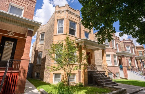 Logan Square Apartment | Jumbo 3bd In Hot Logan Square!