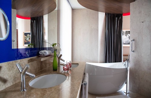 Garhoud Hotel | Jumeirah Creekside Dubai