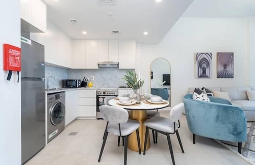 Umm Suqeim 3 Apartment | Jumeirah Living Near Burj Al Arab Beach