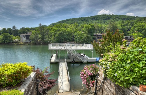 Necowa Cove House | Jump Right In - Lake Blue Ridge