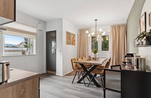 Detmold-Nord Apartment | JUNE APARTMENTS I Cozy 2-bedroom apartment in charming Detmold with free parking
