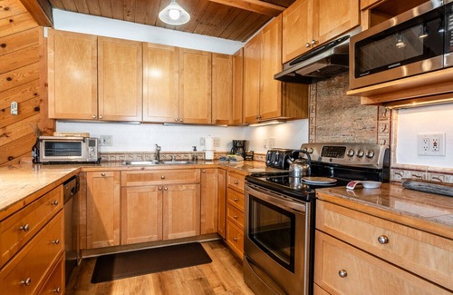 June Lake Condo | June Lake Sierra Suns 10 Views! Great Location!