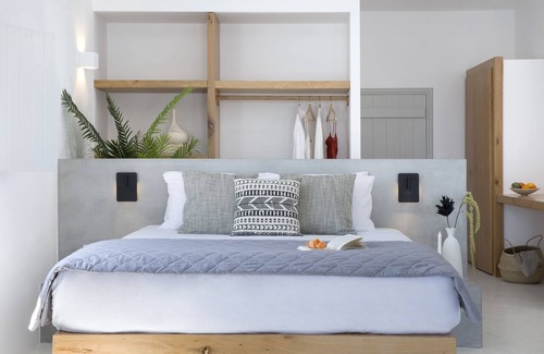 Karterados House | June Twenty Suites