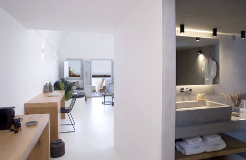 Karterados House | June Twenty Suites