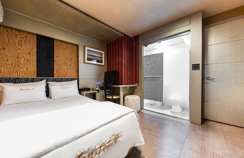 Chunggok-tong Hotel | Junggok Moon