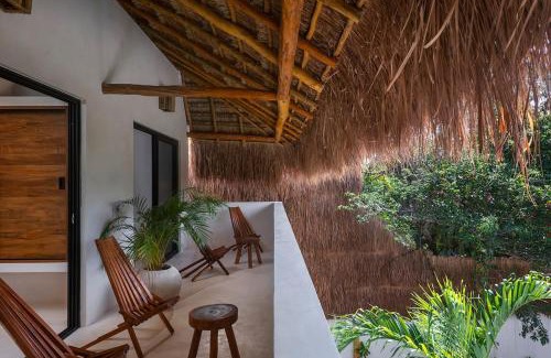 La Veleta House | Jungle 3BR Villa, Garden & Pool, La Veleta