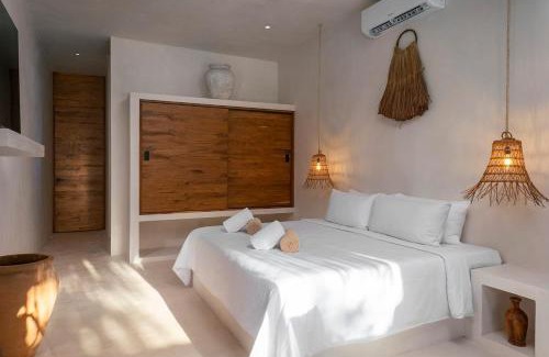 La Veleta House | Jungle 3BR Villa, Garden & Pool, La Veleta